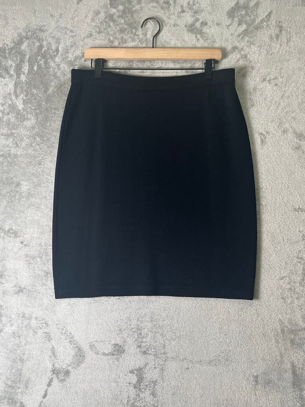 St. John Santana Knit Pencil Skirt Black Pull On Stretch Career Luxury Size 10